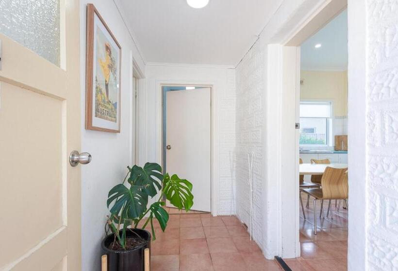 Albany Holiday Units