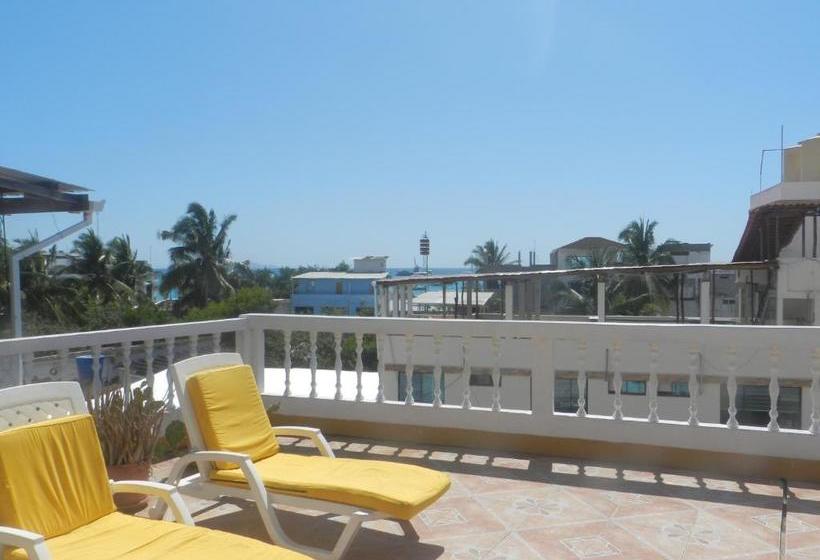 Общежитие Hostal Gardner Galapagos