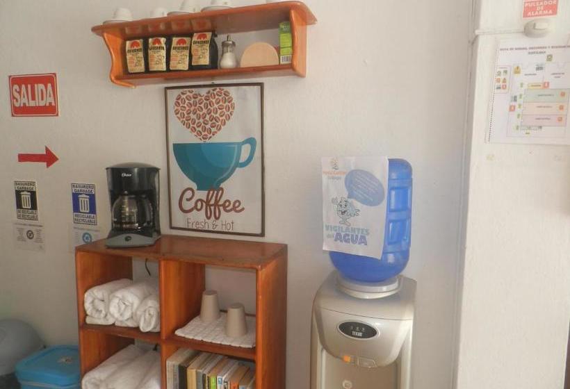 Общежитие Hostal Gardner Galapagos