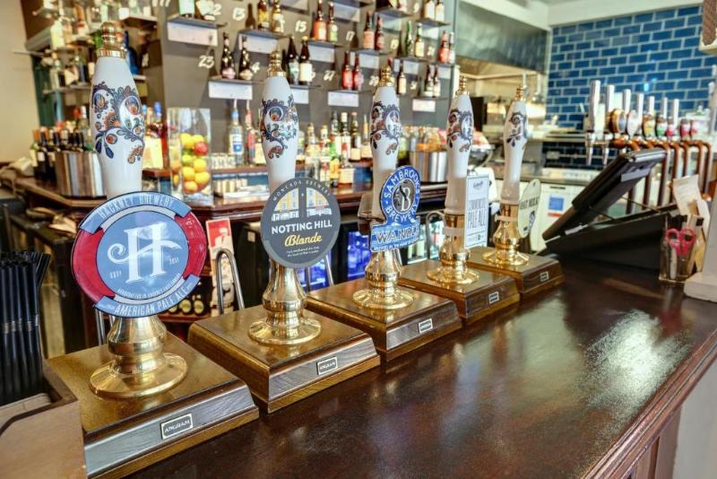 هاستل Publove @ The Exmouth Arms, Euston