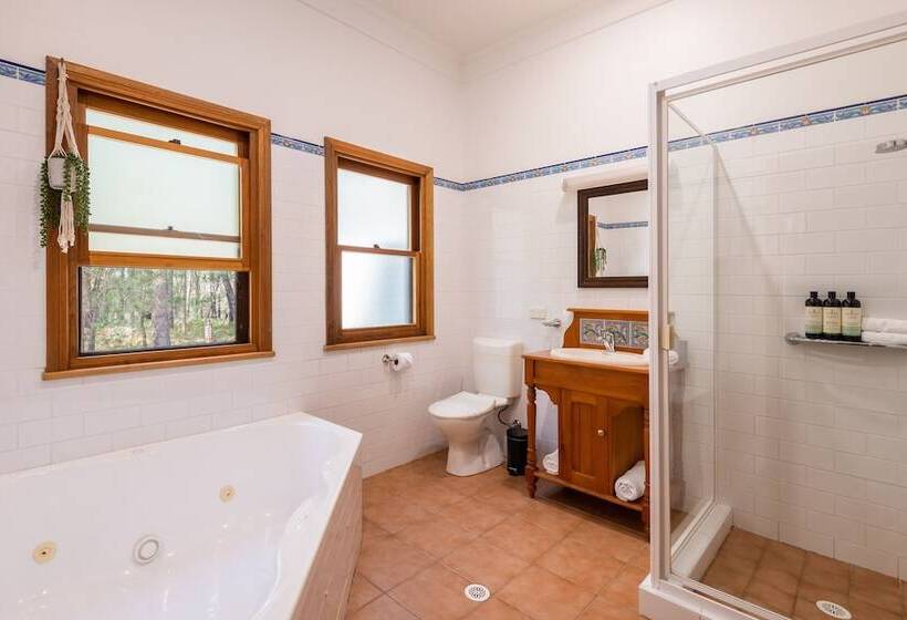 Bay And Bush, Jervis Bay