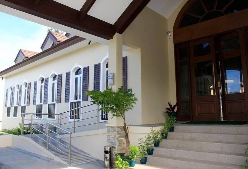 تختخواب و صبحانه Country Chateau