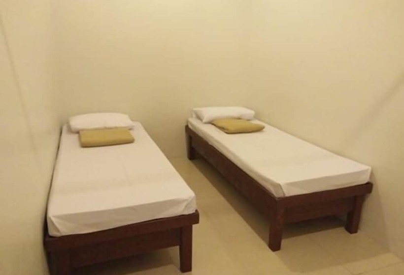 تختخواب و صبحانه Country Chateau