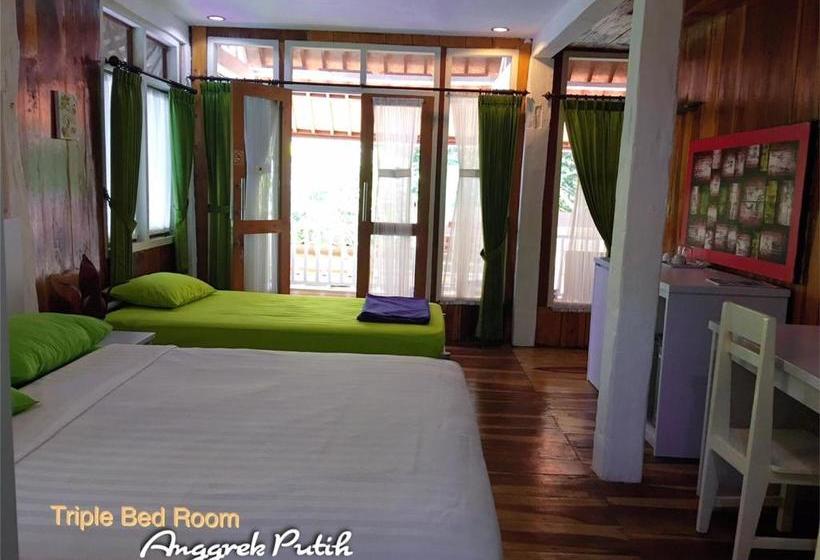 צימר Anggrek Putih Homestay & Cooking Class