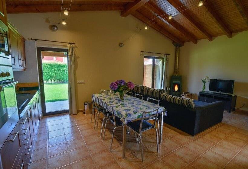 Casona De Llanorrozo Apartamentos Rurales