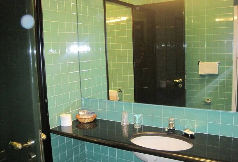 בית מלון כפרי Albergo Villa & Roma