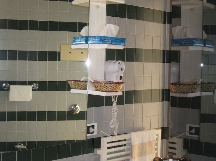 בית מלון כפרי Albergo Villa & Roma