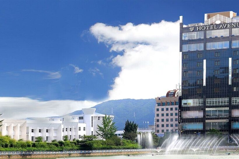 Отель Avenue