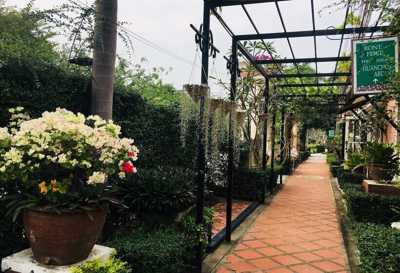 Отель Budsaba Resort & Spa