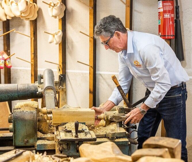 Отель Clog Barn Caravan Park