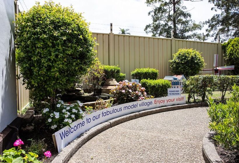 Отель Clog Barn Caravan Park