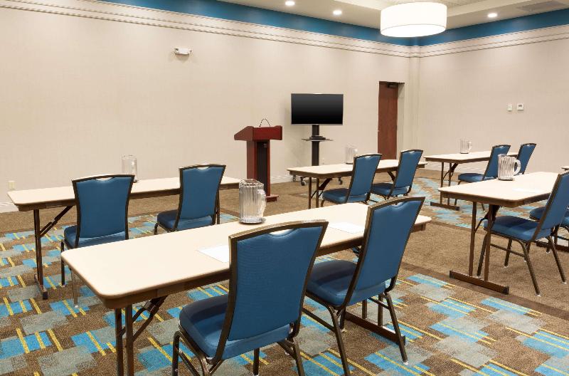 Отель Drury Inn & Suites Colorado Springs Near The Air Force Academy