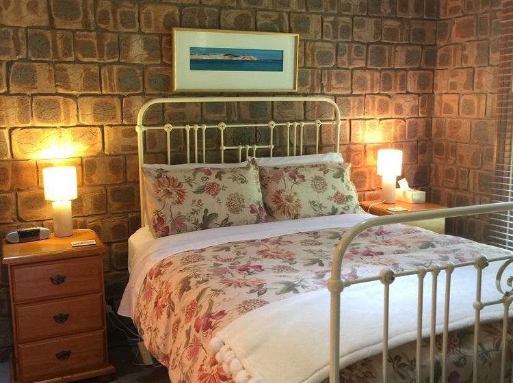 Отель Farmhouse Flat Pet Friendly