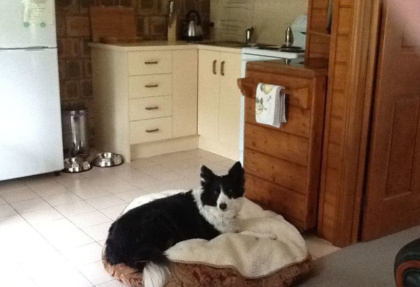 Отель Farmhouse Flat Pet Friendly