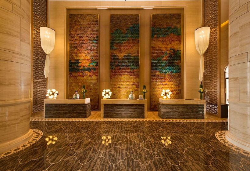 هتل Hilton Yuxi Fuxian Lake