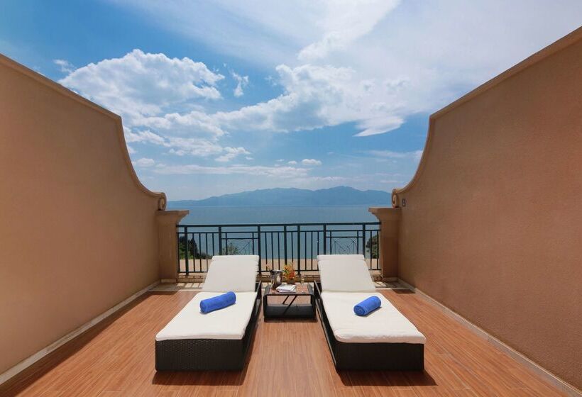 هتل Hilton Yuxi Fuxian Lake