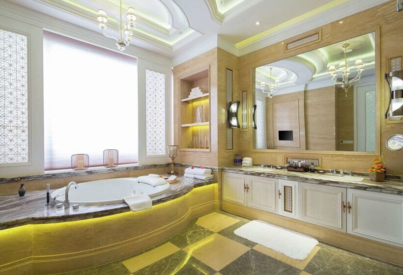 فندق Hilton Yuxi Fuxian Lake