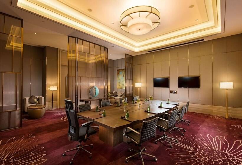 هتل Hilton Yuxi Fuxian Lake