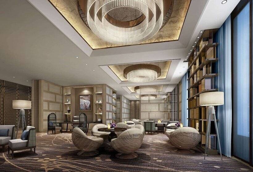 هتل Hilton Yuxi Fuxian Lake