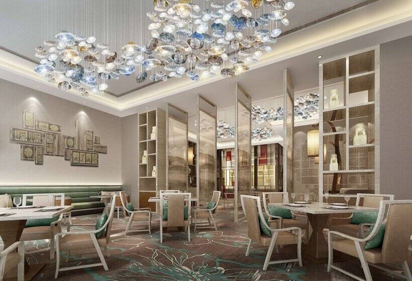 هتل Hilton Yuxi Fuxian Lake