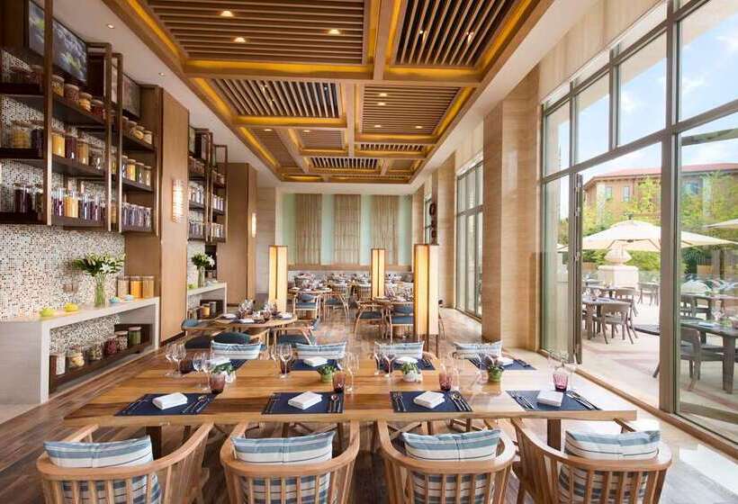 هتل Hilton Yuxi Fuxian Lake