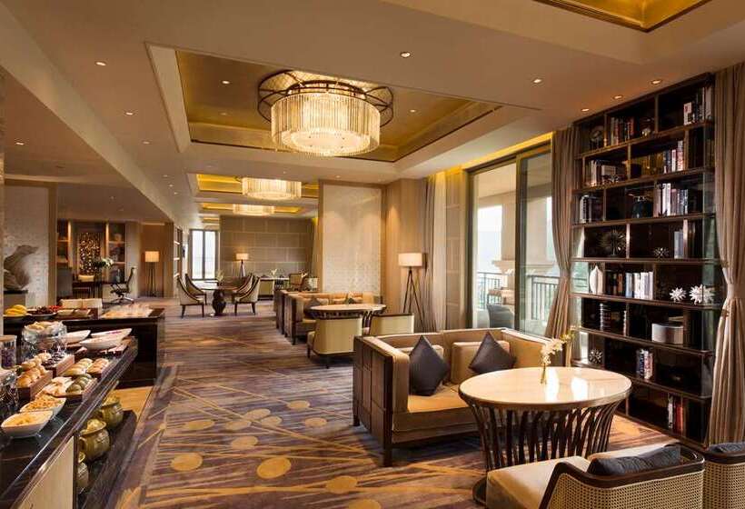 هتل Hilton Yuxi Fuxian Lake