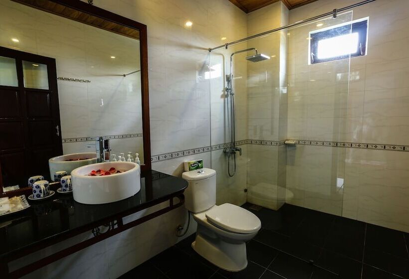 هتل Hoi An Holiday Villa