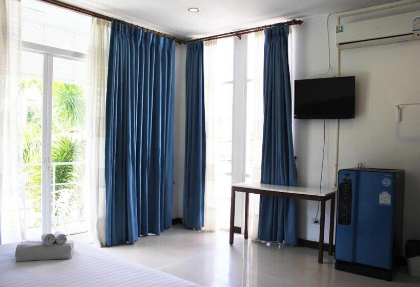 호텔 Kata Sea Host