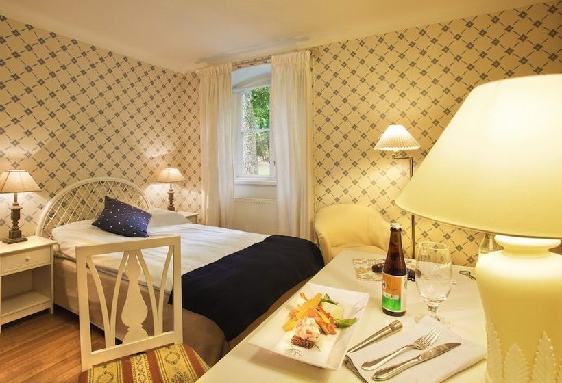 هتل åkeshofs Slott