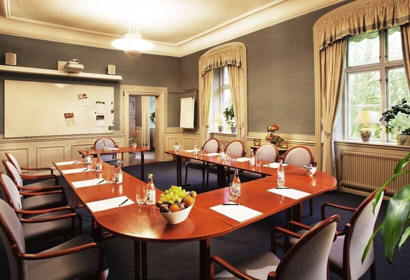 호텔 åkeshofs Slott