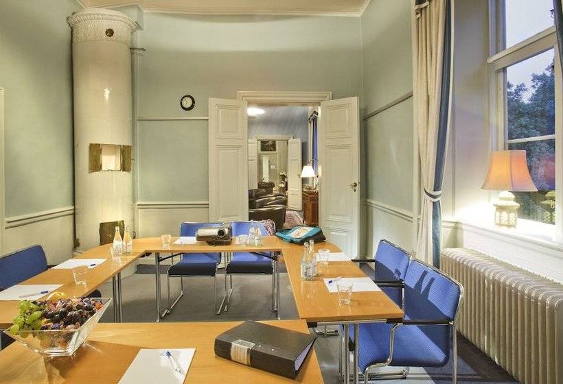 호텔 åkeshofs Slott