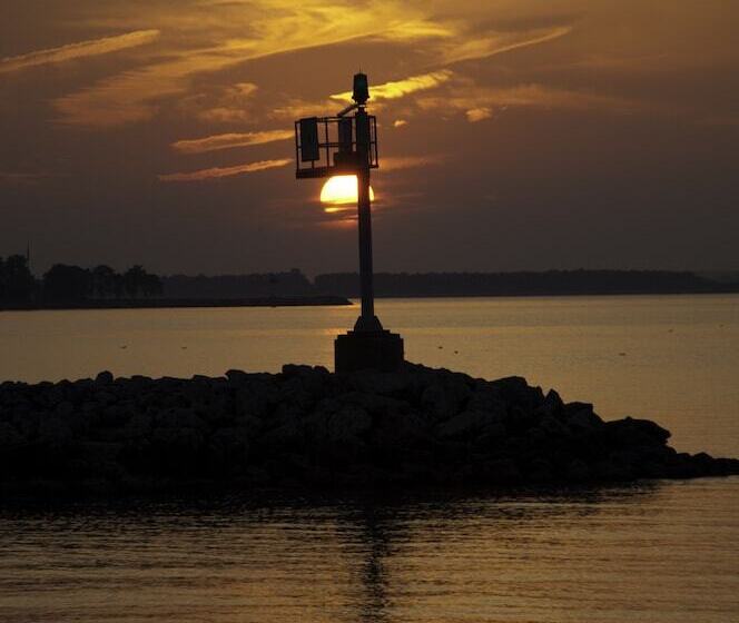 هتل Maumee Bay Lodge And Conference Center