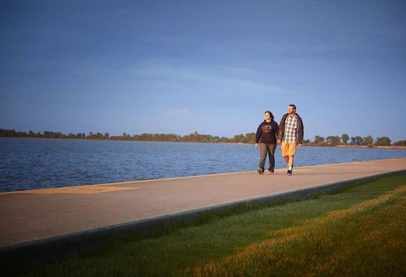 هتل Maumee Bay Lodge And Conference Center