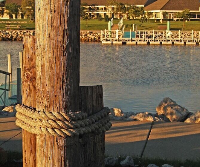 هتل Maumee Bay Lodge And Conference Center