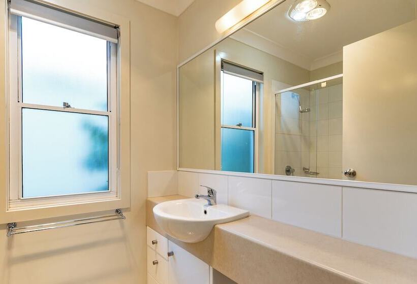 호텔 Nrma Eastern Beach Holiday Park