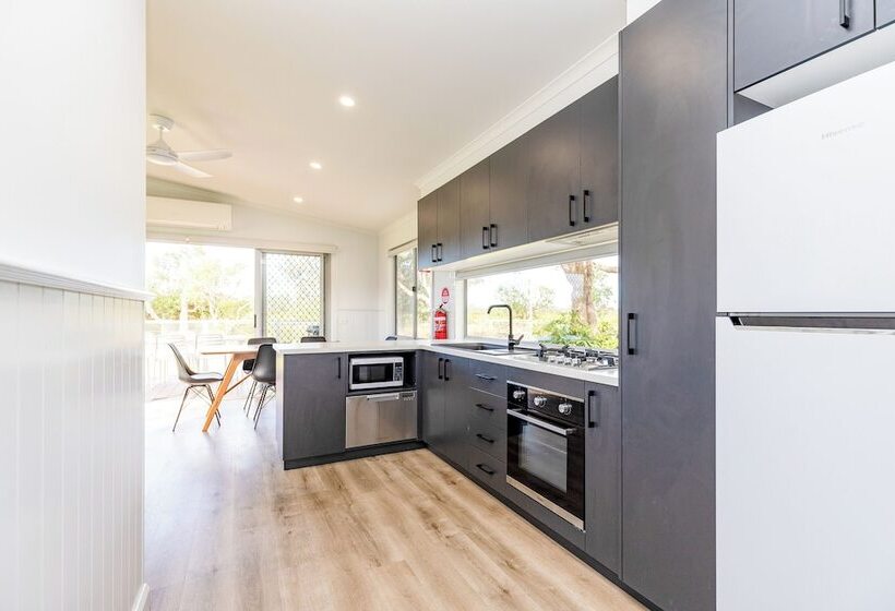 호텔 Nrma Eastern Beach Holiday Park