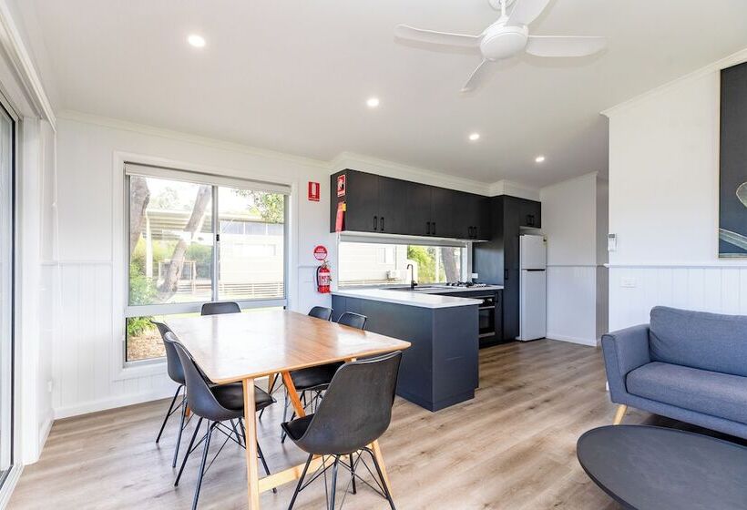 호텔 Nrma Eastern Beach Holiday Park