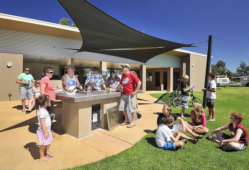 호텔 Nrma Eastern Beach Holiday Park