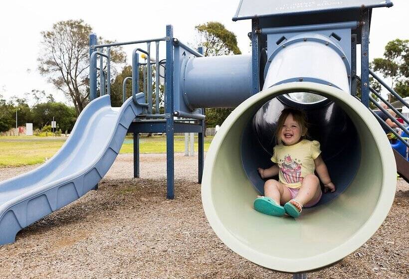 호텔 Nrma Eastern Beach Holiday Park