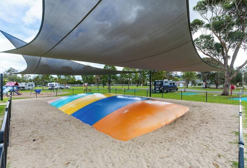 호텔 Nrma Eastern Beach Holiday Park