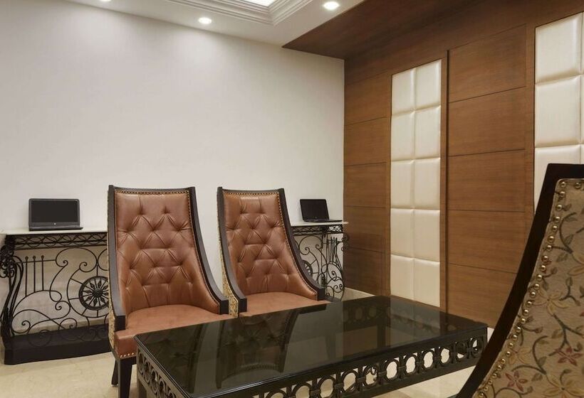 فندق Ramada Plaza By Wyndham Chandigarh Zirakpur