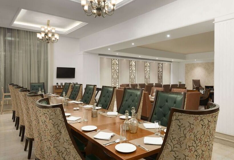 فندق Ramada Plaza By Wyndham Chandigarh Zirakpur