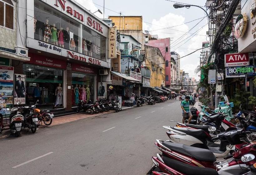 هتل Canary Saigon