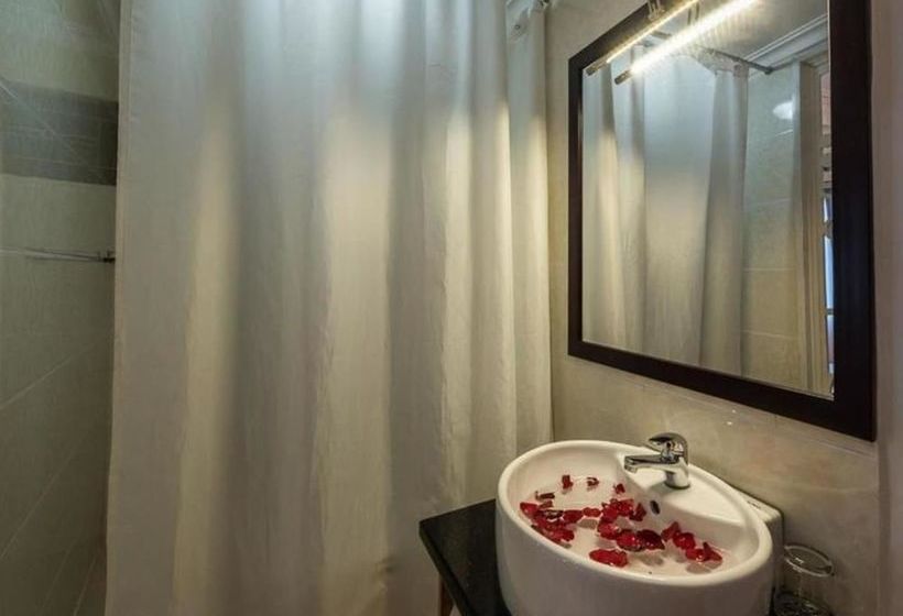 هتل Canary Saigon