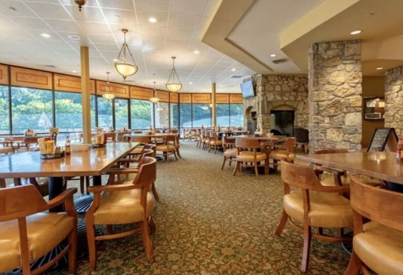 فندق Stonebridge Village Resort