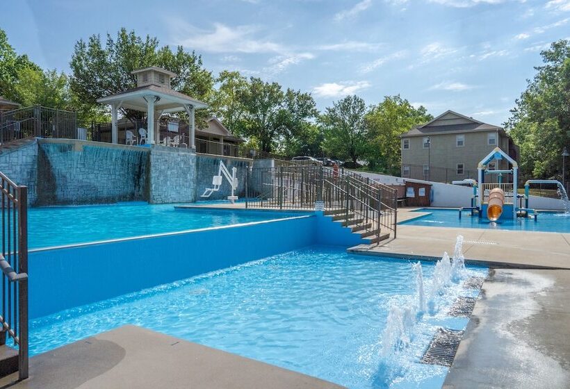 فندق Stonebridge Village Resort