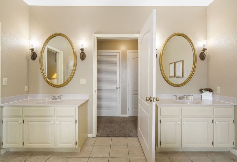 فندق Stonebridge Village Resort