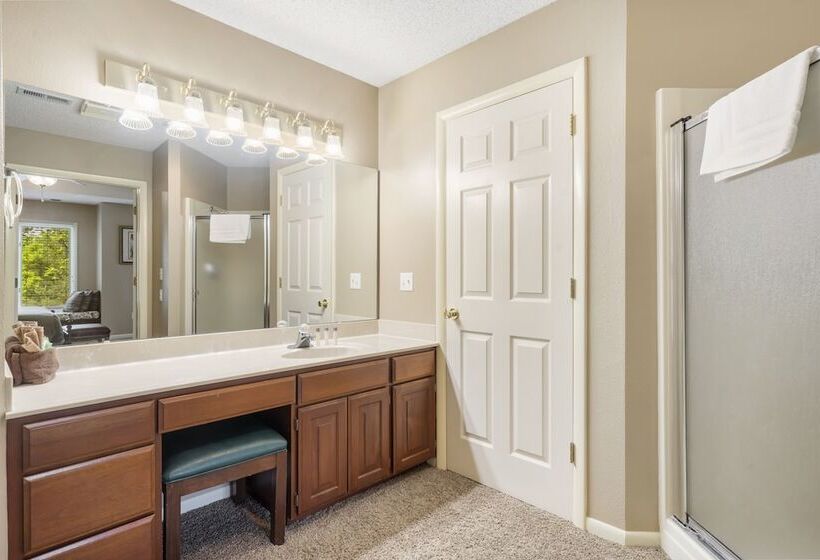 فندق Stonebridge Village Resort