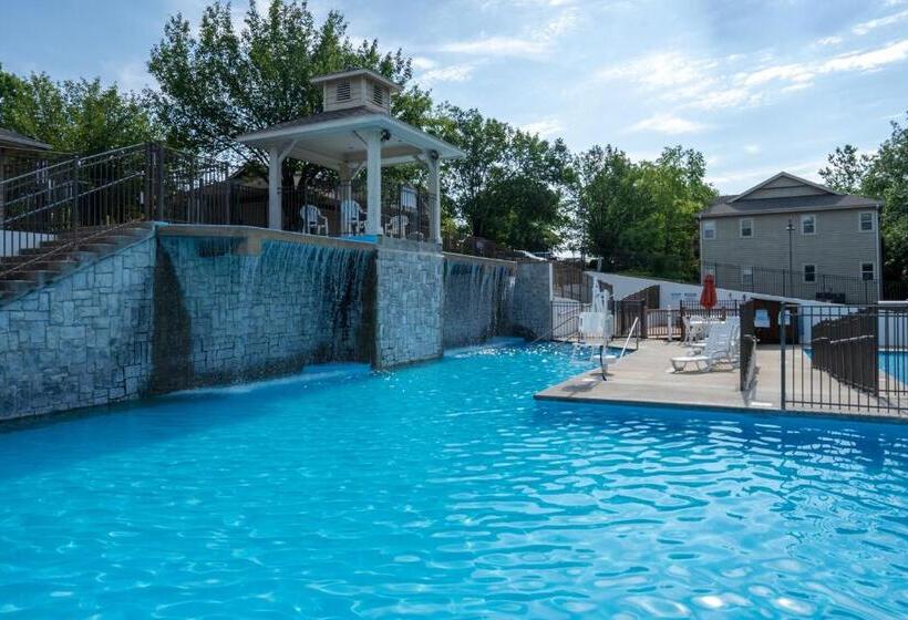 فندق Stonebridge Village Resort