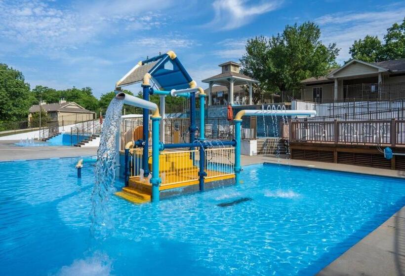 فندق Stonebridge Village Resort